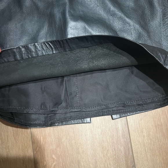 VTG Vintage Sleek Timeless Elegant Black Leather Silk Lined Skirt - Picture 3 of 9